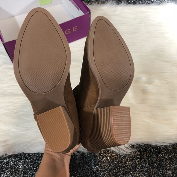 Cutout detailed ankle booties - Picture 4 of 5